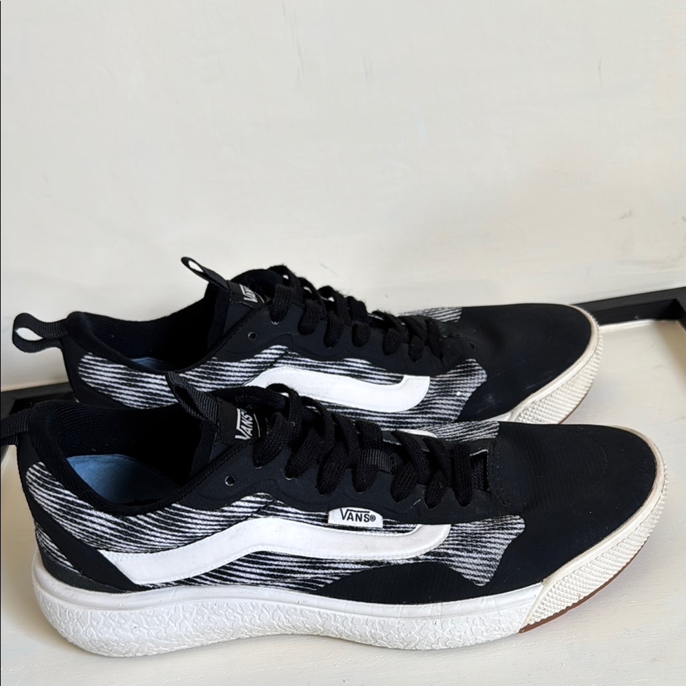 Vans Men's Black and White Striped Sneakers
